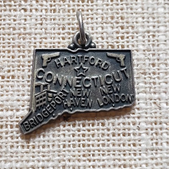 Sterling Silver Connecticut Map State Charm - Picture 1 of 3